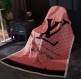 ルイヴィトン　Louis Vuitton　毛布　暖かい　厚手　掛け毛布　ブランケット　ピンク　目立つブラックロゴ