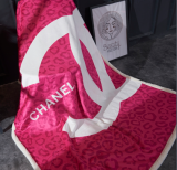 シャネル　CHANEL　毛布　大きロゴ　暖かい　厚手　掛け毛布　ブランケット　ピンク　もこもこ毛布