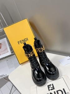 高品質FENDI フェンディ グラフィー シリーズ 秋冬キャットウォーク スタイル マーティン ブーツ