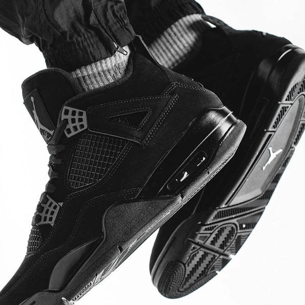人気☆即完売！ナイキ ジョーダン4 ブラックキャット 偽物 AIR JORDAN RETRO 4 CU1110 010