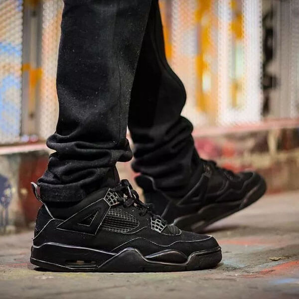 人気☆即完売！ナイキ ジョーダン4 ブラックキャット 偽物 AIR JORDAN RETRO 4 CU1110 010