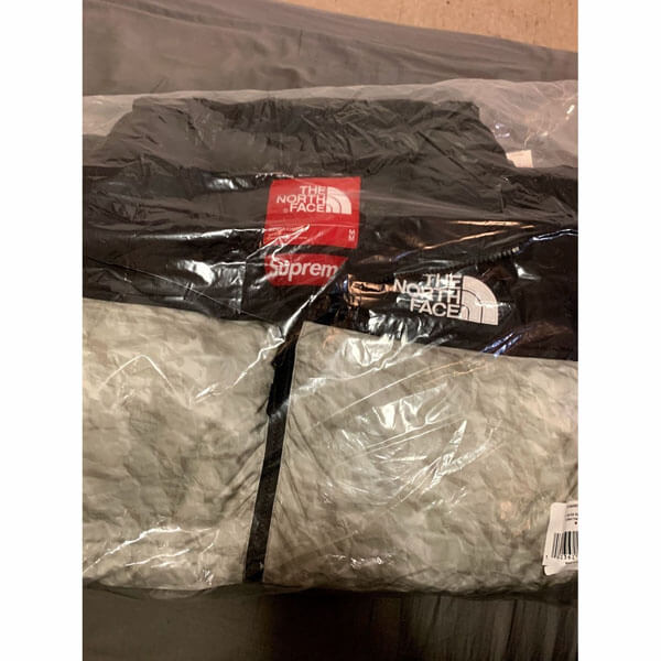 シュプリーム 偽物 シュプリーム The North Face Paper Print Nuptse Jacket