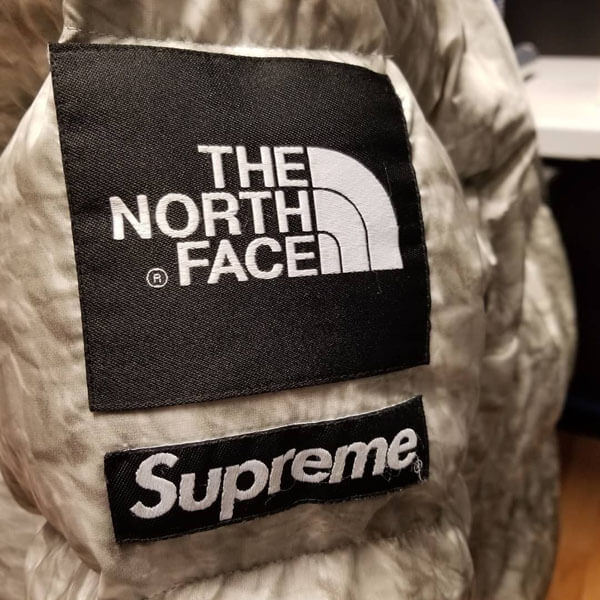シュプリーム 偽物 シュプリーム The North Face Paper Print Nuptse Jacket