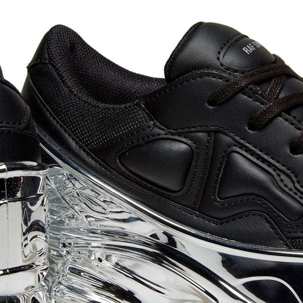 アディダス ラフシモンズ 偽物 OZWEEGO Mirrored - Black 完売必至