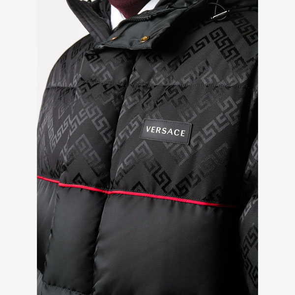 【21AW】★VERSACE ヴェルサーチ★グレカプリント パデッドコート（ブラック）