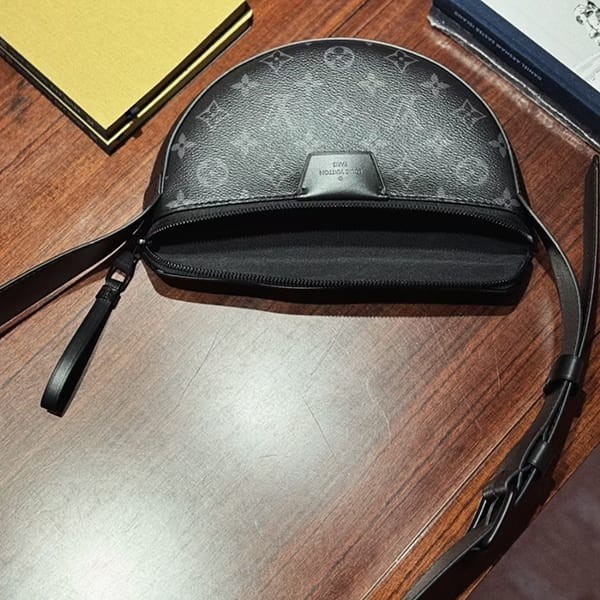 ルイヴィトン ムーン ショルダーバッグ コピー M23835