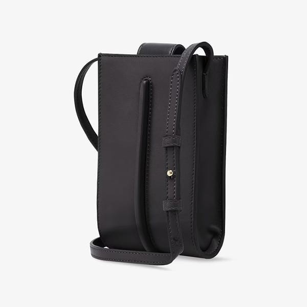 入手困難品！フェンディ iPhone14/15 スマホケース コピー フォンポーチ 5色 7AS192A5DYF0KUR