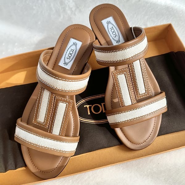 トッズ スーパーコピー ダブルTレザーサンダル tods2231