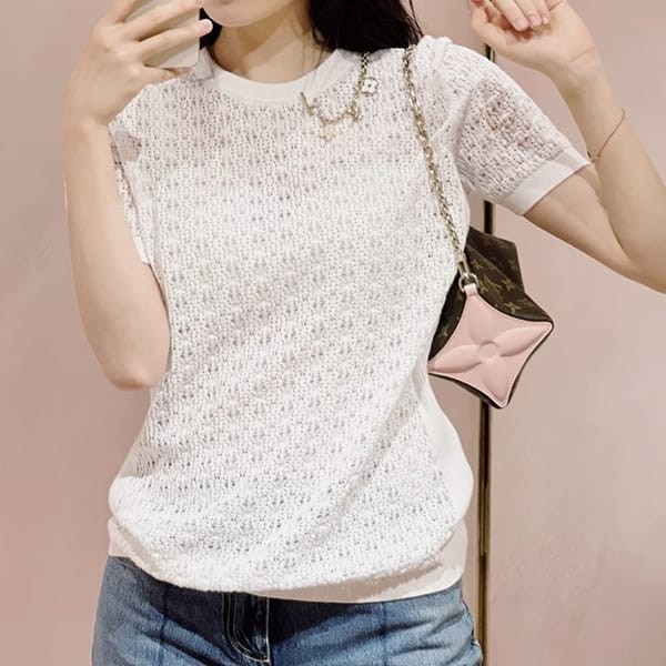 ルイヴィトン チャーム ニット Tシャツ 偽物 ホワイト 1AFZLA