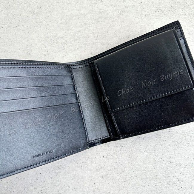 国内完売★セリーヌ トリオンフ コピー エンボス加工 二つ折り財布 10C873FQB.38SI