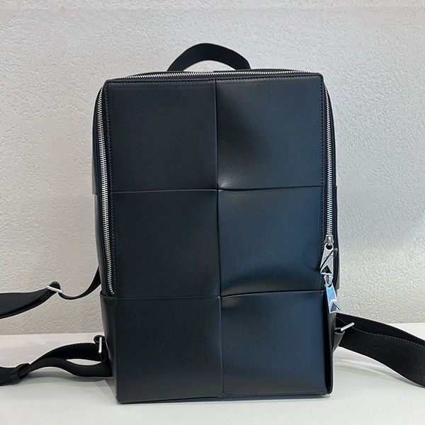 ボッテガヴェネタ ARCO 偽物 スムースレザー 縦型 バックパック 680092VB1K