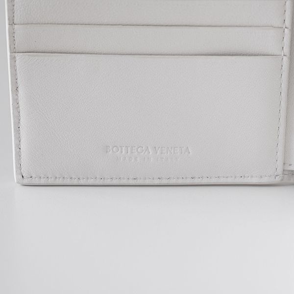 ボッテガヴェネタ 財布 二折り 偽物 メンズ bv250110