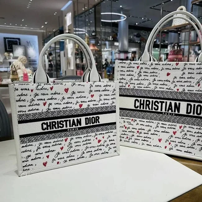 新作限定ディオール Book Tote バッグ n級品 ミディアム M1324CZBX_M933