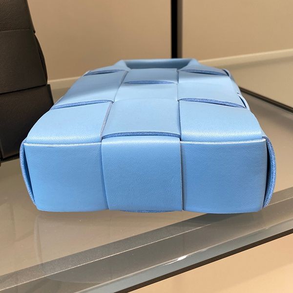 新デザイン★ボッテガヴェネタ カセット コピー miniショルダーバッグ 747755