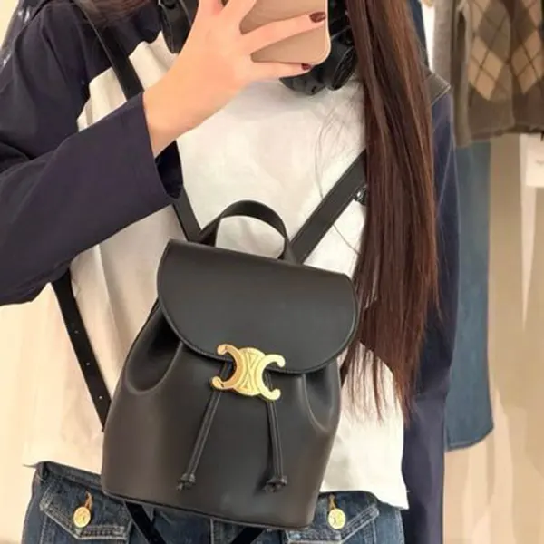 入手困難品!【新作★】セリーヌ ボニー バックパック 偽物 ブラック☆