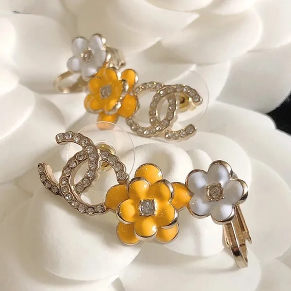新デザインお耳を包み込むお花がかわいい♡華やぐ25P シャネル ピアス パチモン cc25481