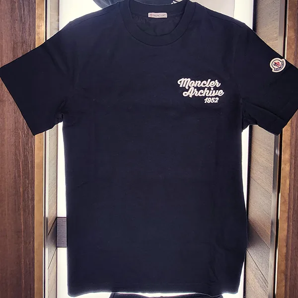 モンクレール パチモン ロゴ刺しゅう入り クルーネックTシャツ 2色 0918C000