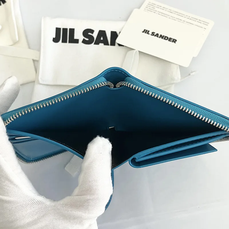 人気話題コラボ！ジルサンダー 偽物 ロゴ エンボス ジップアラウンド ウォレット 2色 jil51444
