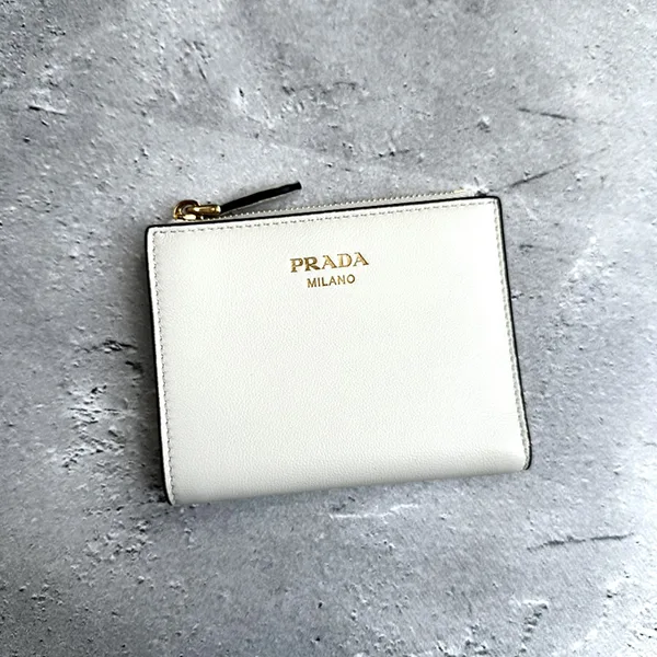 お早めに★プラダ ロゴ レザー 二つ折り財布 コピー 1ML050 2CYS F0009