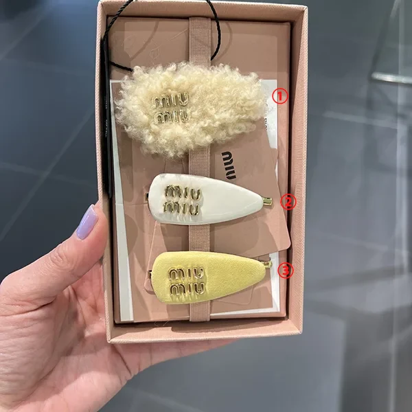 お早めに★【ミュウミュウ】ヘアクリップ 偽物 セット 5IF188