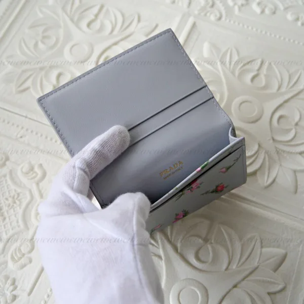 プラダ パチモン■ロマンティックな花柄プリントカードケース 1MC110