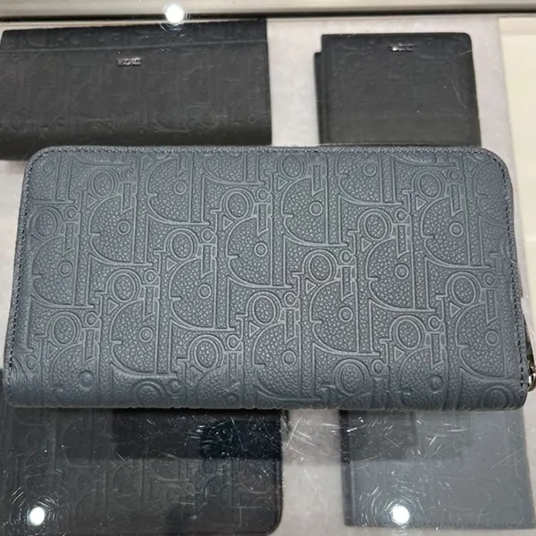 即発送★ディオール グラビティ ジップ ウォレット コピー 2ESBC252FLG