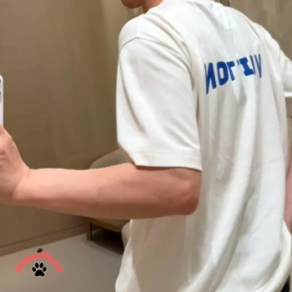 数量限定版！メンズ*LV*ブルーブ ルイヴィトン コピー ロックロゴ ホワイト Tシャツ 半袖 1AIML