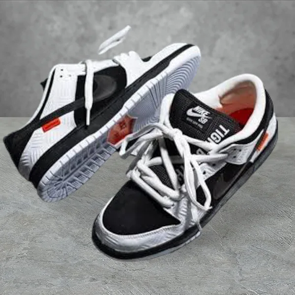TIGHTBOOTH  偽物 ナイキ SB ダンク Low Pro QS "Black and White"FD2629-100