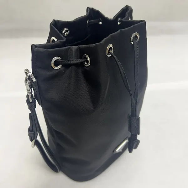 ギフト人気◆プラダ Re-Nylon 巾着 ポーチ ブラック スーパーコピー 1NE369