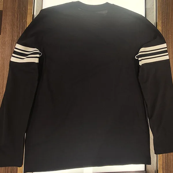すぐ届くモンクレール パチモン Mパッチ付きロンTシャツ K20918D0000589AYY999