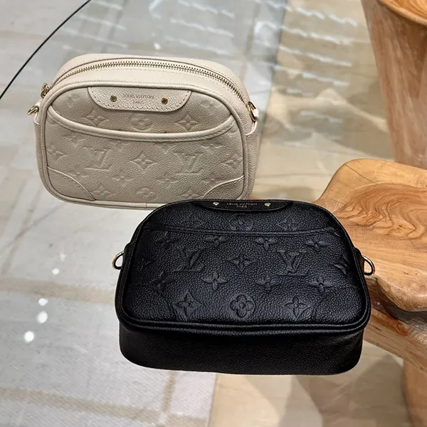 ルイヴィトン Tiny Camera Bag 偽物 モノグラム ショルダーバッグ M26509