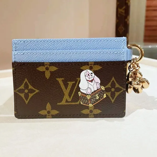 《限定！遊び心あるイラスト☆》ルイヴィトン カードケース コピー ポルト カルト･LV チャーム M15324