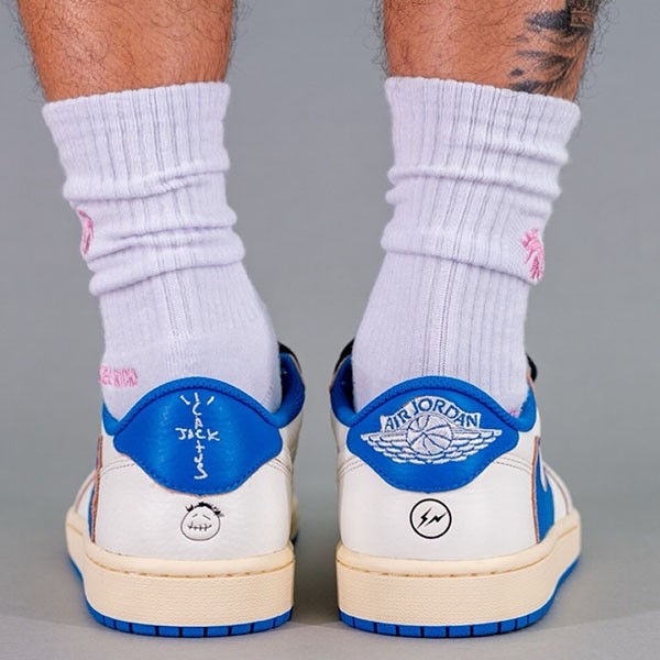 7日間返品返金保障ナイキ×トラヴィススコット x FRAGMENT Air Jordan 1 Low OG SP DM7866-104