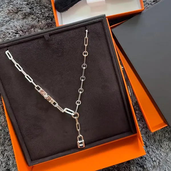 ギフト人気◆【エルメス N級品】クラヴァット ケリー ネックレスで上品さを演出 H123212B00