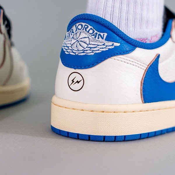 7日間返品返金保障ナイキ×トラヴィススコット x FRAGMENT Air Jordan 1 Low OG SP DM7866-104