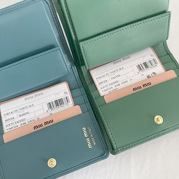 ミュウミュウ 偽物 Compact Wallet ロゴ コンパクト レザー二つ折り財布 5MV204 2F8K F0092