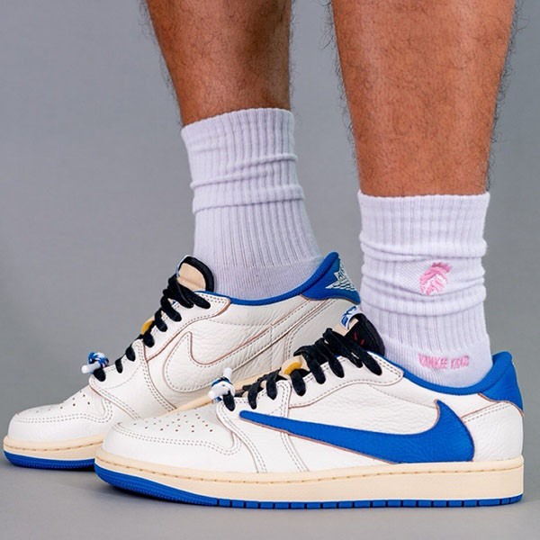 7日間返品返金保障ナイキ×トラヴィススコット x FRAGMENT Air Jordan 1 Low OG SP DM7866-104