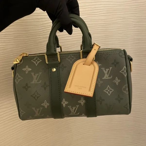 超人気【カラーがオシャレ】ルイヴィトンキーポル バンドリエール 25 パチモン M26930