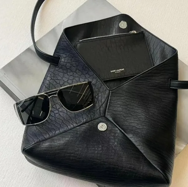 サンローラン メンズ レザー ショルダーバッグ エンベロープ コピー sll12051