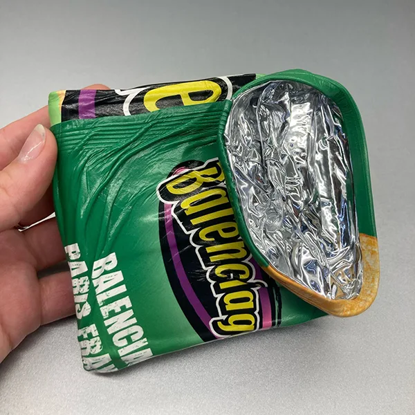 バレンシアガ CHIPS SQUARE 財布 ウォレット ロゴ 2つ折り レザー bl12052