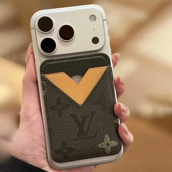 【スマホを便利に♪】ルイヴィトン★ポルト カル・マグネット 偽物 M27087