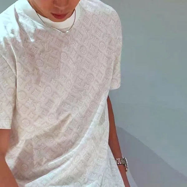追跡付きで安心届け◆《一味違うグラフィカル》ルイヴィトン 偽物 モノグラム ショートスリーブTシャツ 1AJCB9