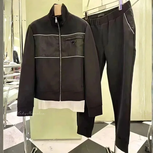 【プラダ】Re-Nylon スウェットシャツ パンツ 偽物 セットアップ set up 2512174