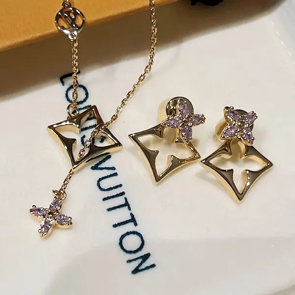 完売必至！ルイヴィトン フラワーグラム ピアス M03241