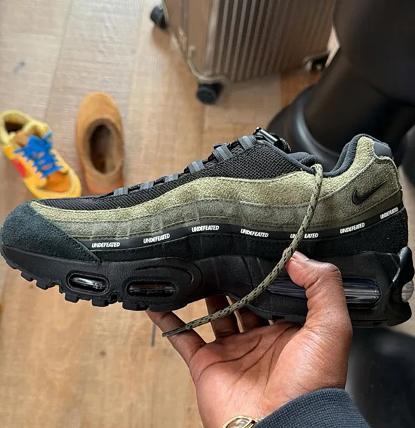 完売必至！【世界2000足限定】UNDEFEATED × ナイキ Air Max 95★IB4523-200