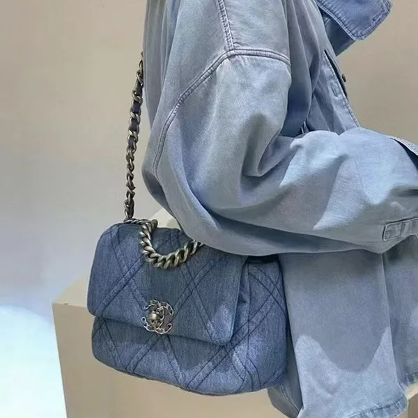 シャネル 19ハンドバッグ N級品 デニム シルバー金具　AS1160