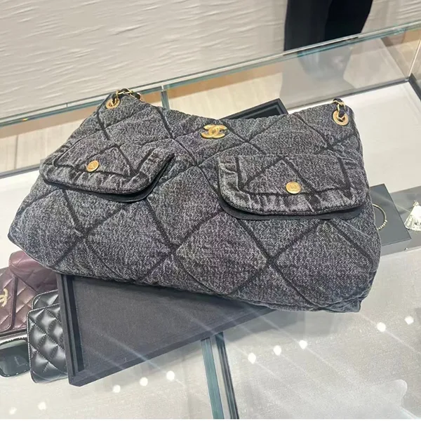 たっぷりサイズ☆シャネル デニムショッピングバッグ AS5740
