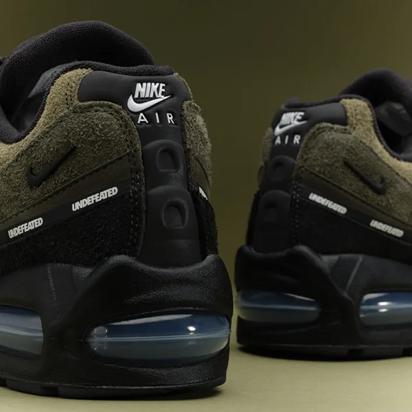 完売必至！【世界2000足限定】UNDEFEATED × ナイキ Air Max 95★IB4523-200