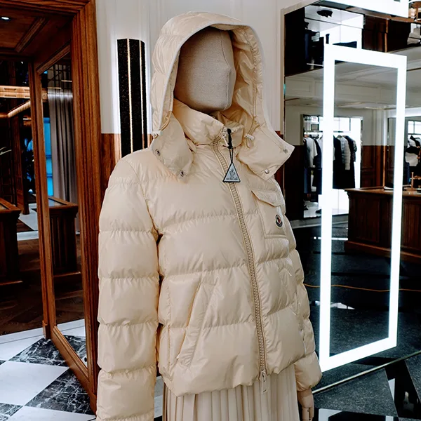 海外限定色*モンクレール Andro ショートダウンジャケット レディース J10931A00002597EU