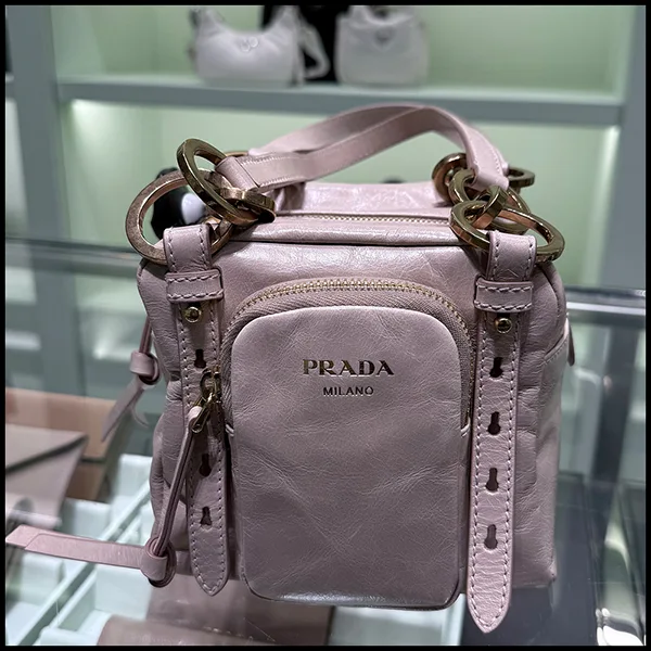 プラダ Dangle Mini レザー ショルダーバッグ pd2601161